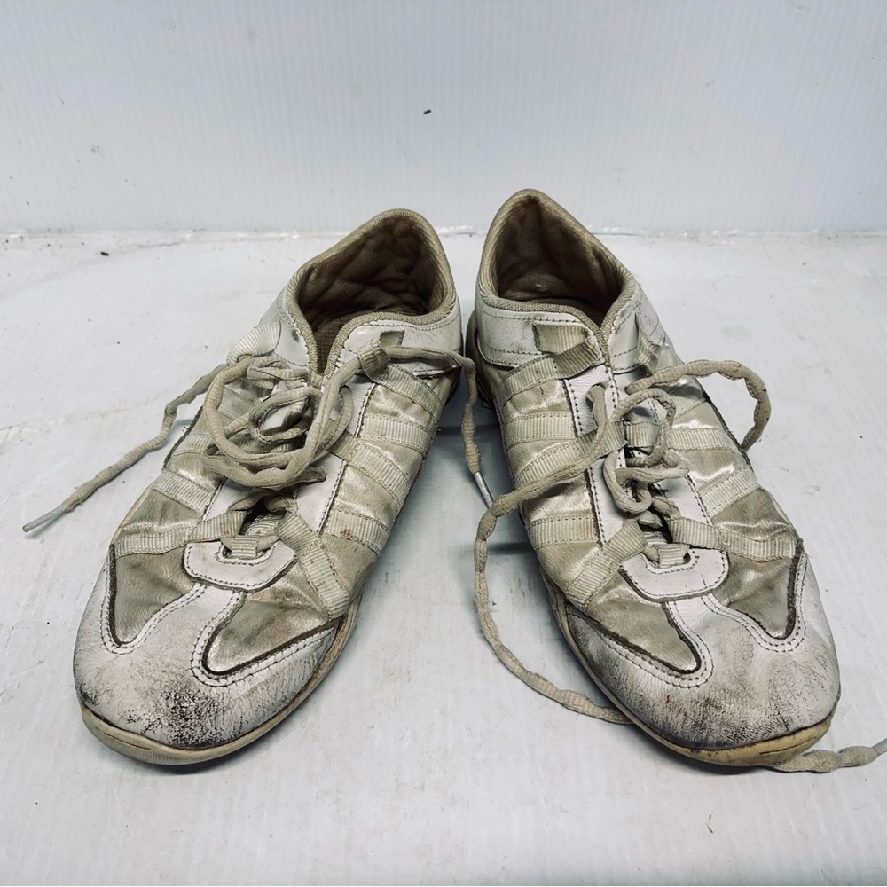 Nfinity cheer shoes 7.5